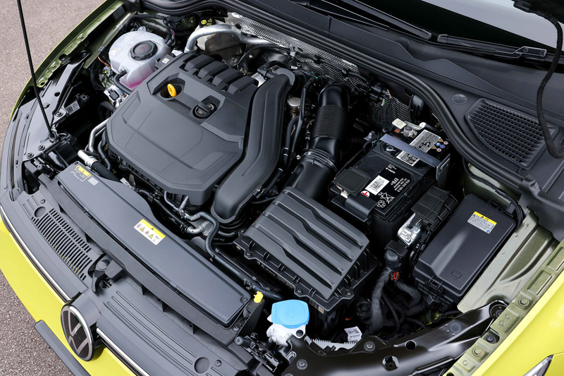 Style/R-Lineが搭載する直列4気筒DOHC 1.5リッターターボエンジンは最高出力110kW（150PS）/5000-6000rpm、最大トルク250Nm（25.5kgfm）/1500-3500rpmを発生。WLTCモード燃費は17.3km/L