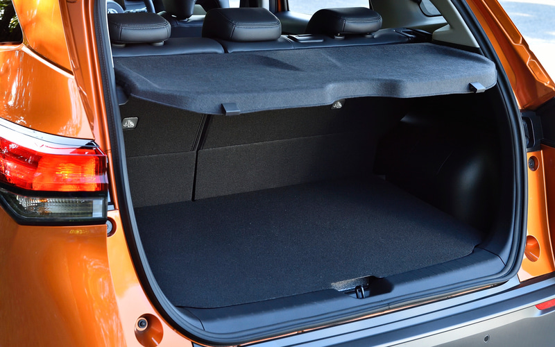 後席シートは6：4の可倒式