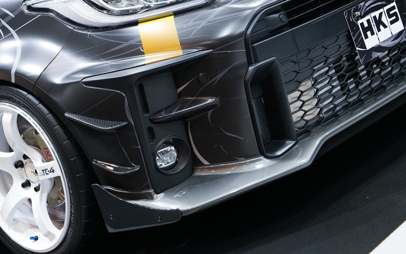 フロントスポイラーは17万6000円。カナードは9万3500円