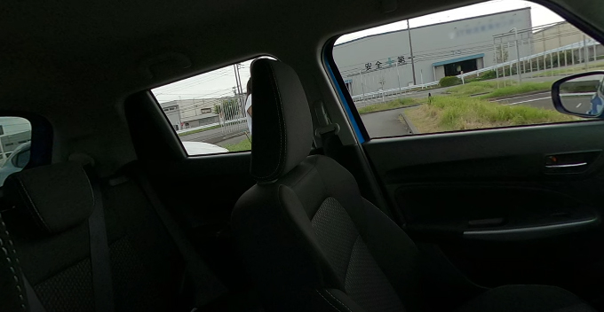 運転席から左後方を確認