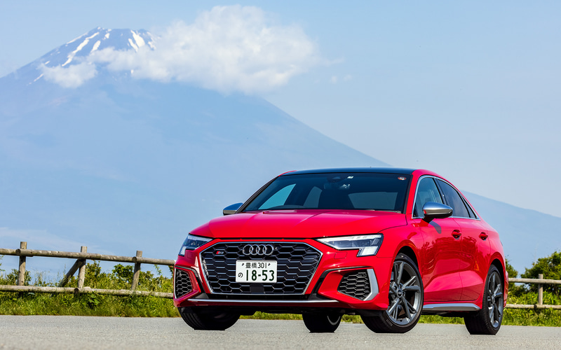 今回試乗したのは5月に発売された新型A3シリーズのうち、パフォーマンスモデルの「S3 セダン」（661万円）。ボディサイズは4505×1815×1415mm（全長×全幅×全高）、ホイールベースは2630mm