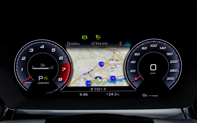 インテリアは黒を基調にスポーツシートを採用するなど、プレミアムスポーツの雰囲気を強調したもの。新型S3には12.3インチのバーチャルコックピットプラスが標準装備される。ドライブモードは「Efficiency」「Comfort」「Auto」「Dynamic」「Individual」から選択可能