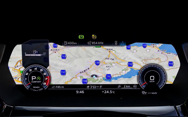 インテリアは黒を基調にスポーツシートを採用するなど、プレミアムスポーツの雰囲気を強調したもの。新型S3には12.3インチのバーチャルコックピットプラスが標準装備される。ドライブモードは「Efficiency」「Comfort」「Auto」「Dynamic」「Individual」から選択可能