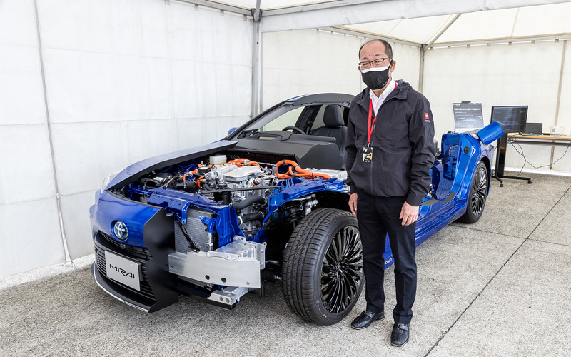 トヨタの水素燃料電池車「MIRAI（ミライ）」のカットモデルが展示されていた。現場には開発者自らが足を運び解説してくれた