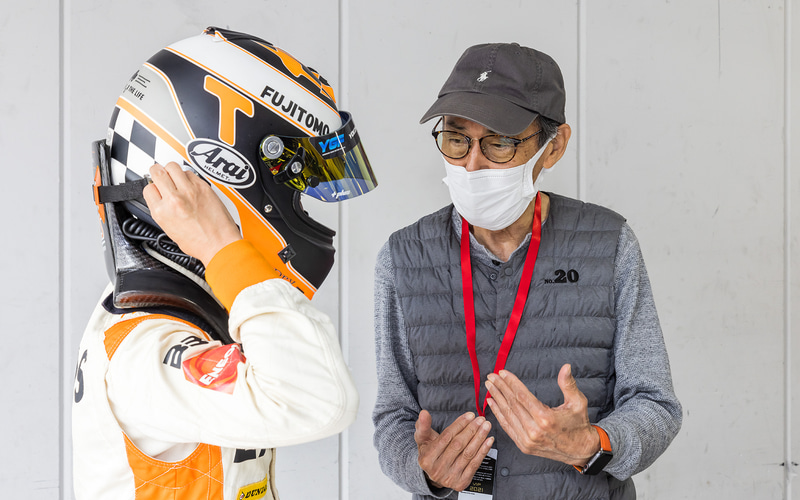 同じマシンをシェアして走る見崎清志氏からもアドバイス