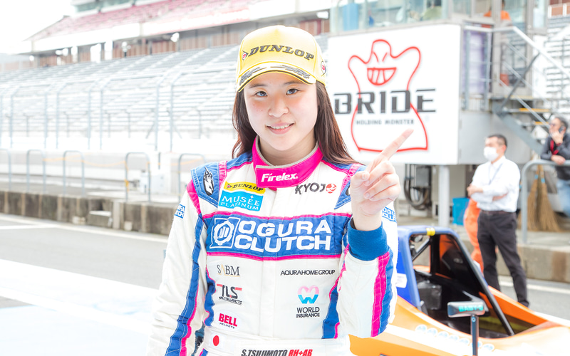 初戦を制した18号車 ORC ARUGOS VITAの辻本始温選手（手前のマシン））