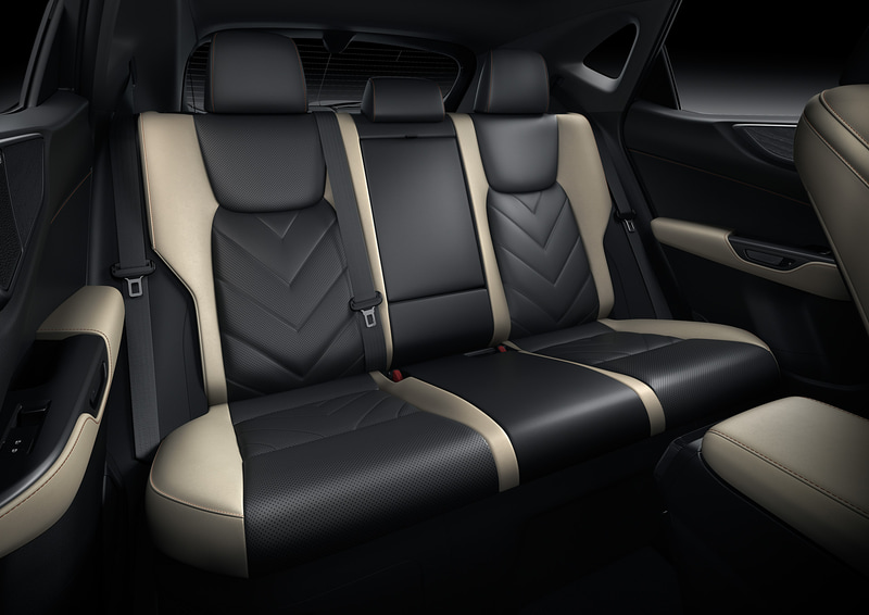 LEXUS NX インテリアカラー ブラック＆リッチクリーム（プロトタイプ）