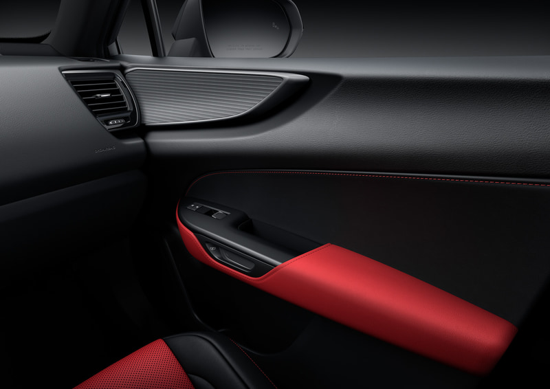 LEXUS NX インテリアカラー “F SPORT”専用フレアレッド（プロトタイプ）