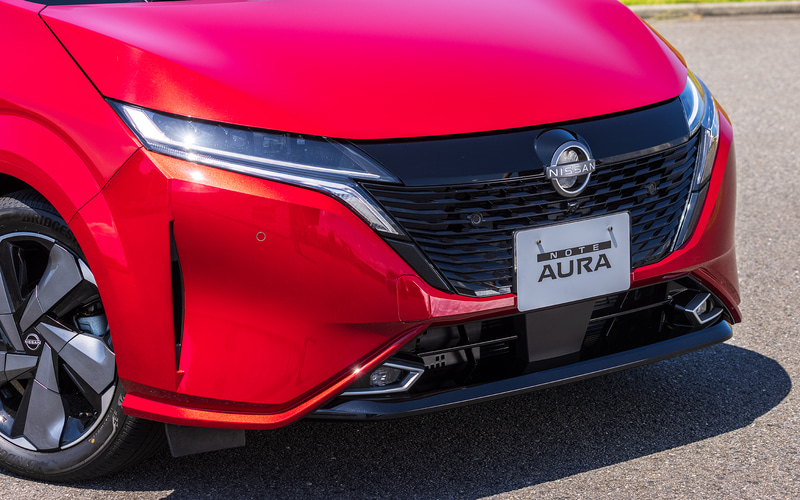 撮影車両はG leather edition。ボディカラーはガーネットレッド/スーパーブラックの2トーン