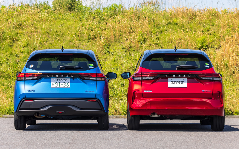 左がノート、右がノート オーラ。並べてみると違いがはっきり