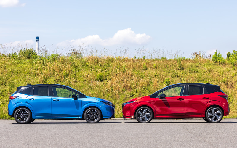 左がノート、右がノート オーラ。並べてみると違いがはっきり