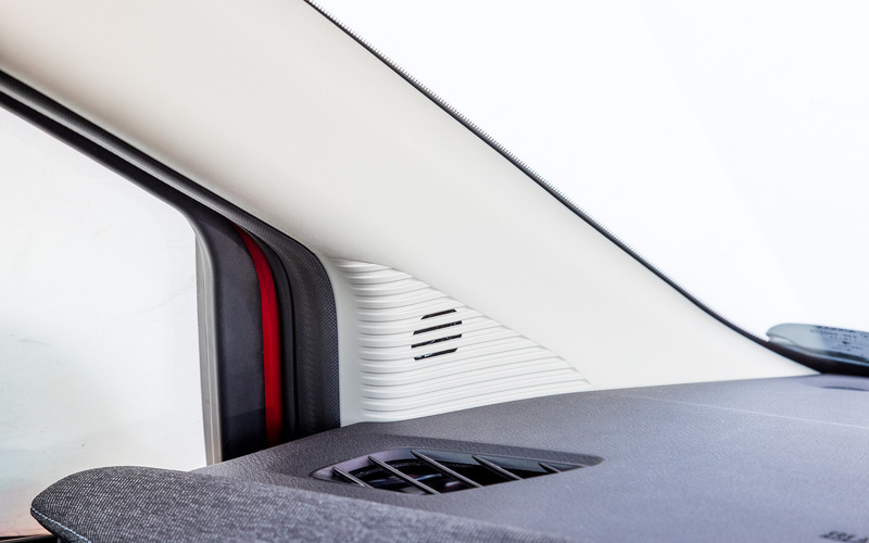 Aピラーにツイーターを内蔵