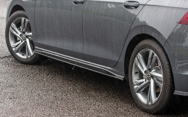 R-Lineは専用エクステリアでスポーティイメージを強化