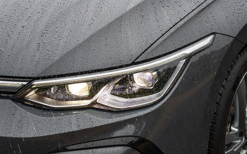 LEDマトリクスヘッドライト「IQ.LIGHT」はセットオプション「テクノロジーパッケージ」で装備