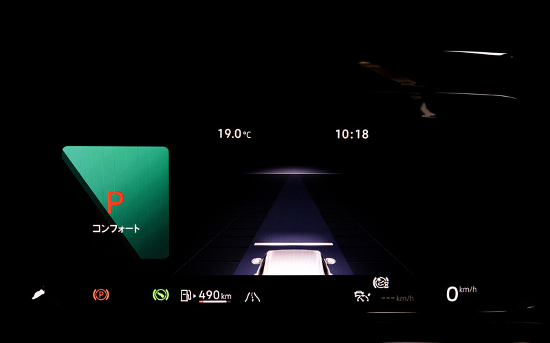 メーターパネルは10インチ液晶を採用したDigital Cockpit Proを搭載。ステアリングのボタン操作でさまざまな表示に切り替えることができる