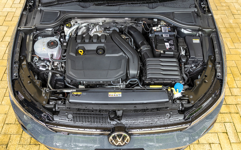 「eTSI Style」「eTSI R-Line」が搭載する直列4気筒DOHC 1.5リッターターボエンジンは最高出力110kW（150PS）/5000-6000rpm、最大トルク250Nm（25.5kgfm）/1500-3500rpmを発生。WLTCモード燃費は17.3km/L