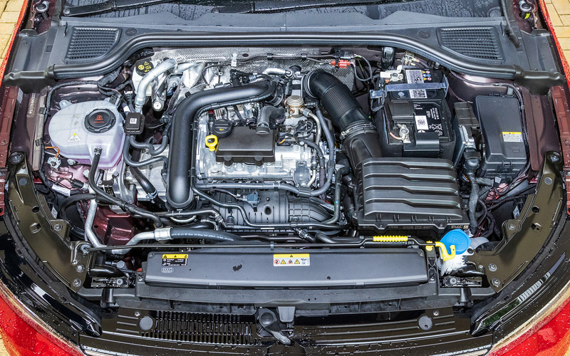 「eTSI Active Basic」「eTSI Active」が搭載する直列3気筒DOHC 1.0リッターターボエンジンは、最高出力81kW（110PS）/5500rpm、最大トルク200Nm（20.4kgfm）/2000-3000rpmを発生。WLTCモード燃費は18.6km/L