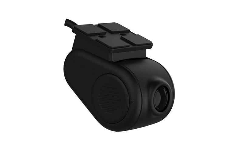 あおり運転対策など後方撮影もしたい場合は、オプション（有償）でリアカメラも購入可能となっている