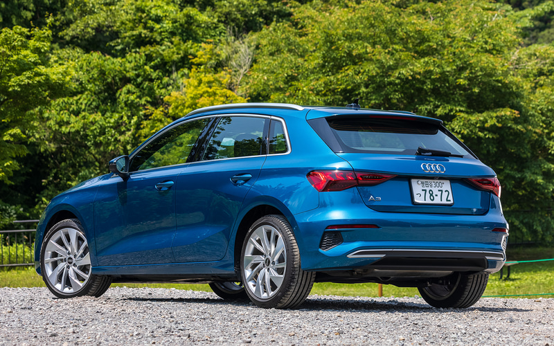 今回試乗したのは5月に発売された新型A3。試乗車は「30 TFSI advanced」をベースに装備を充実した導入記念モデル「1st edition」（453万円）で、ボディサイズは4495×1815×1425mm（全長×全幅×全高）、ホイールベースは2635mm