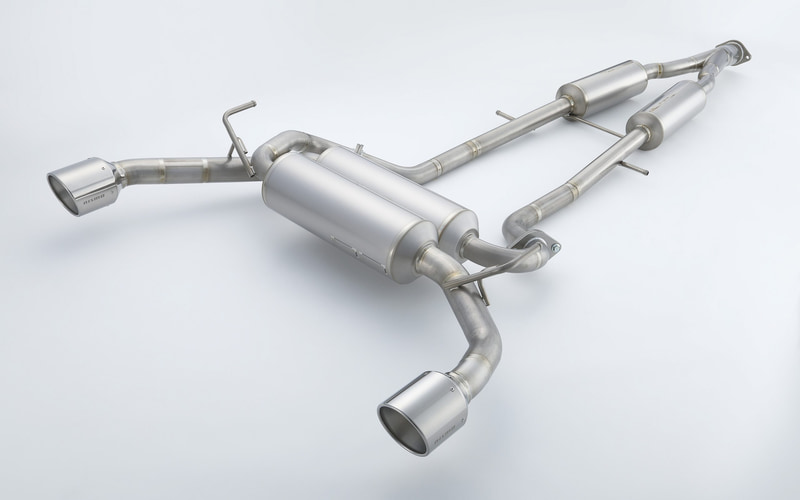 純正マフラー比で約50％の軽量化を実現した