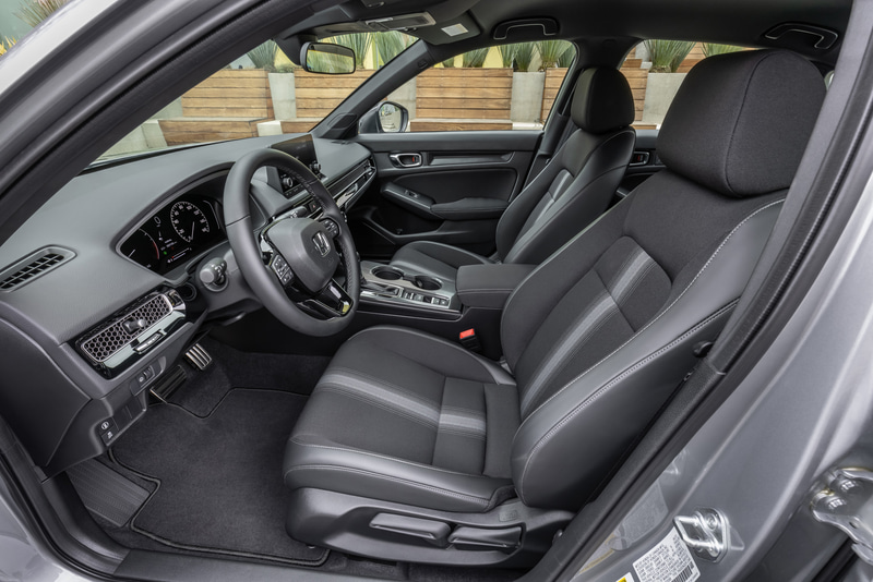 写真は自然吸気の2.0リッターモデル「スポーツ」