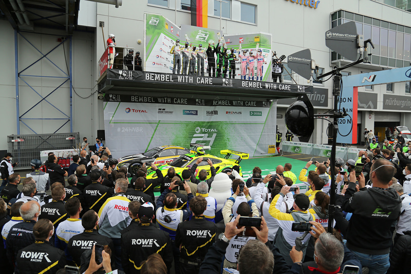 総合優勝をしたゼッケン911番のManthey-Racingのポルシェ911 GT3 R