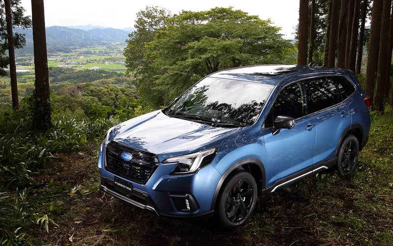 フォレスター SPORT。ボディカラーはホライゾンブルー・パール。ボディサイズは4640×1815×1715mm（全長×全幅×全高。ルーフレール装着車は全高が1730mm）