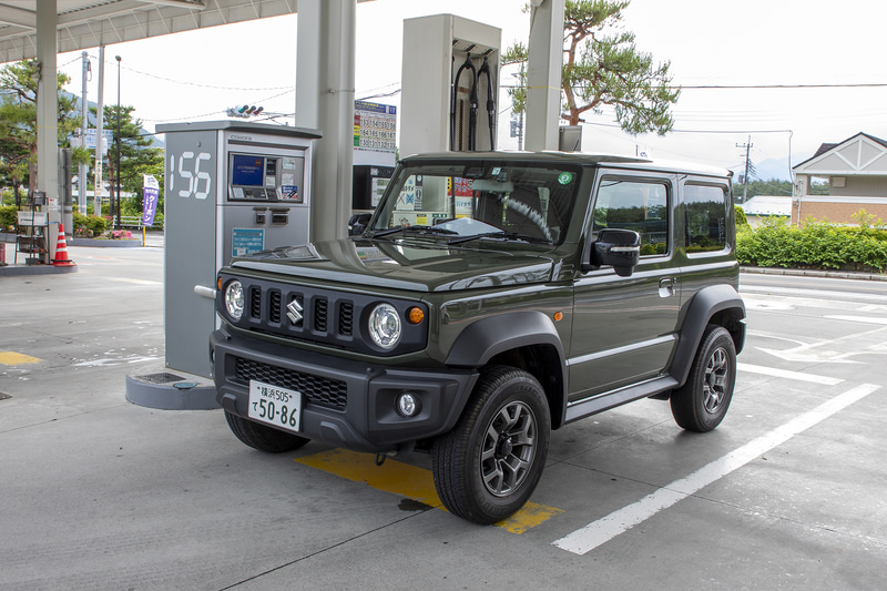 一般道と高速道路を合わせての燃費は約13km/L。使用ガソリンはレギュラーでタンク容量は40L