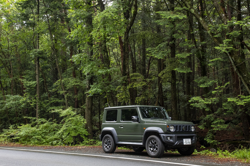 139号線を富士宮へ向かう途中「ひばりヶ丘」という信号から左へ折れると県道71号線に入る。少し走ると富士箱根伊豆国立公園であり、天然記念物でもある青木ヶ原（青木ヶ原樹海）の中を抜けるのだけど、森の中に見える風景は神秘的。ただ、野生の鹿の飛び出しもあるので注意。この日も道路脇に1頭いた