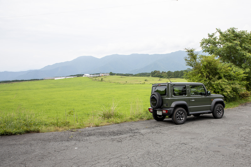 しばらく行くと朝霧高原を通る。進行方向に対して左手に富士山、右は牧場という風景が続くエリアもあって仕事に行く感覚が薄れる