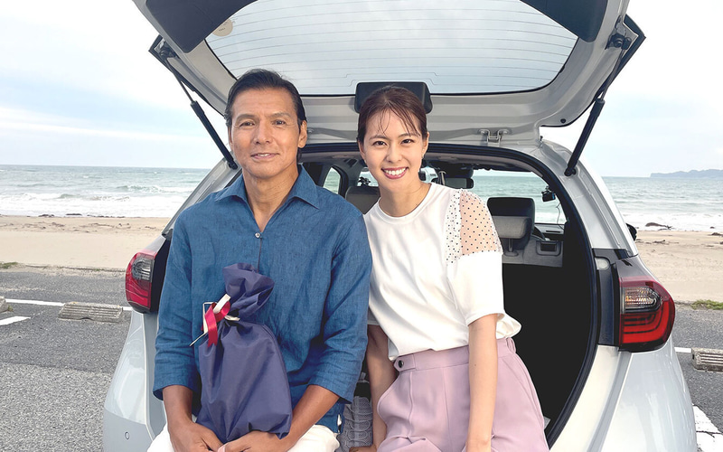 父・阿部祐二（リポーター）と、娘・阿部桃子（モデル/タレント）が想い出を語り合う動画が公開された