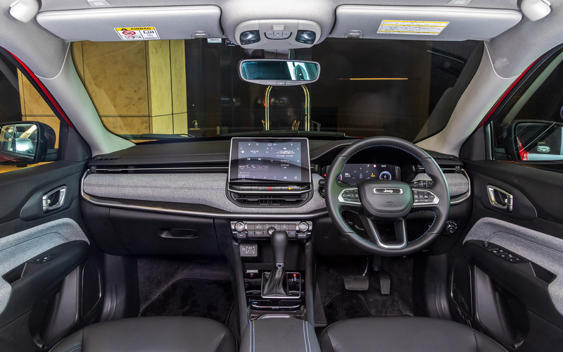 水平基調のインパネ