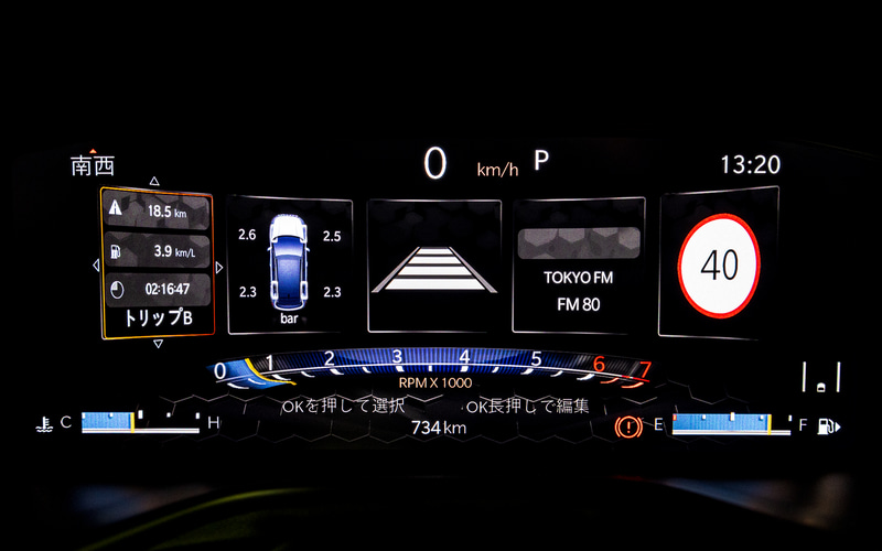 デジタル表示のオド・トリップメーター。表示する情報は好みに応じて変更可能