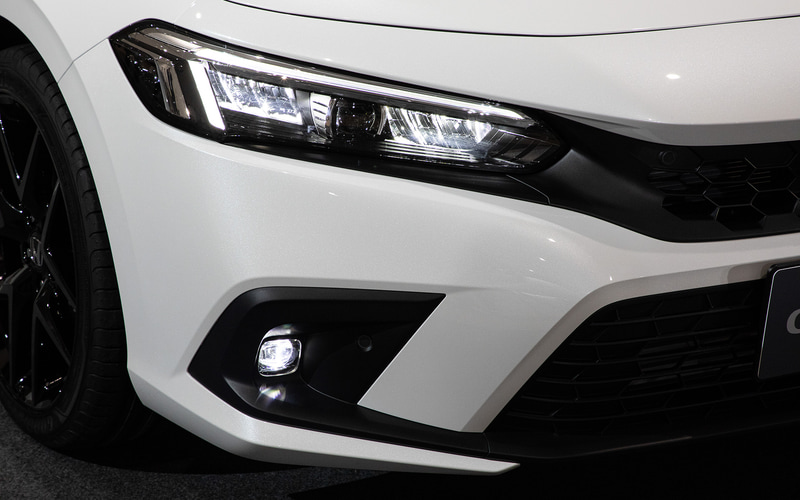 バンパー部のフォグランプ点灯