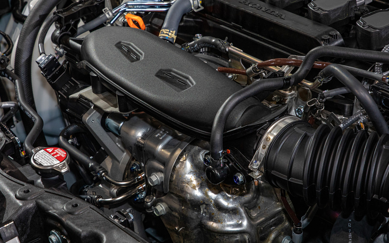 高効率ターボチャージャー＆低圧損過給配管、4-2エキゾーストポートシリンダーヘッドを採用