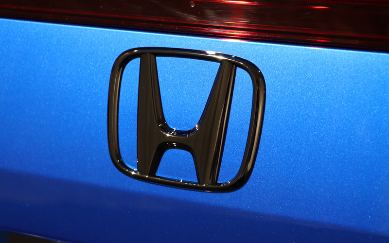 エンブレム類はブラッククローム仕上げを用意