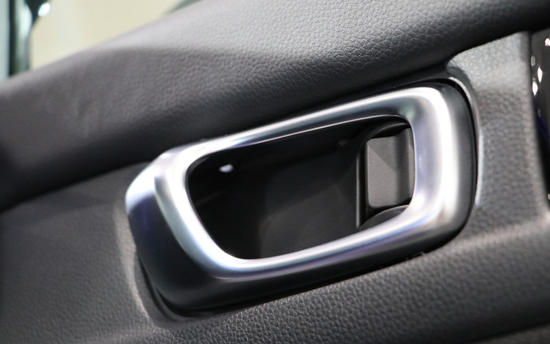 インナードアハンドル＆ドアポケットイルミネーションも設定