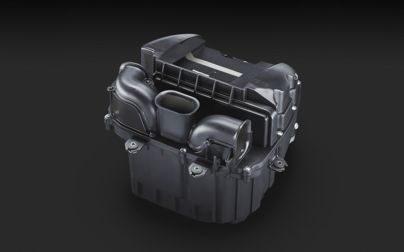 断面積と長さの異なる3本の吸気ダクトを備え、サウンドと良好な吸入効率を両立したエアクリーナーボックス