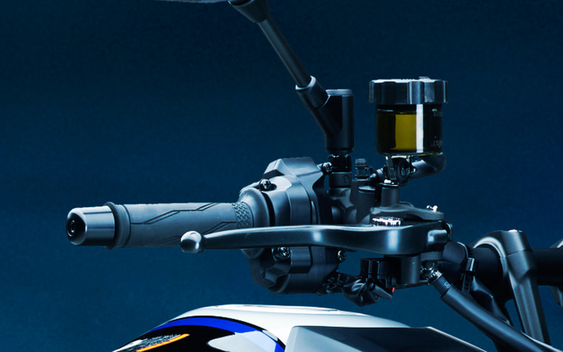 新開発のIMUにより、エンジン出力だけでなくブレーキの油圧も制御しマシンのポテンシャルを引き出してくれる