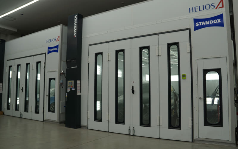 1階の板金塗装スペース