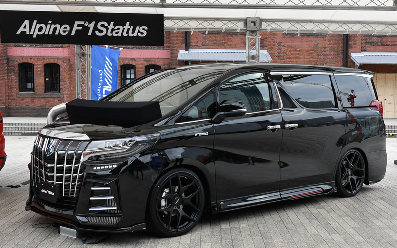 アルパインのカーオーディオ「アルパイン エフナンバーワン ステータス」を搭載したフルコンプリートのアルファード