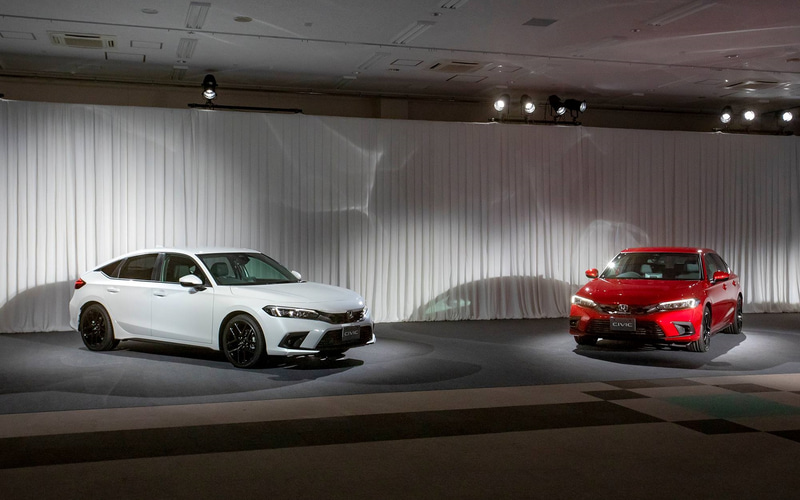 11代目となった新型シビック（左がEX、右がLX）