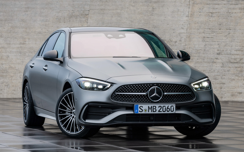 新型Cクラスのセダン