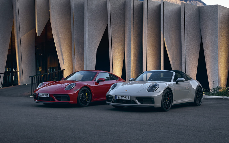 新型「911 カレラ GTS」と「911 タルガ 4 GTS」