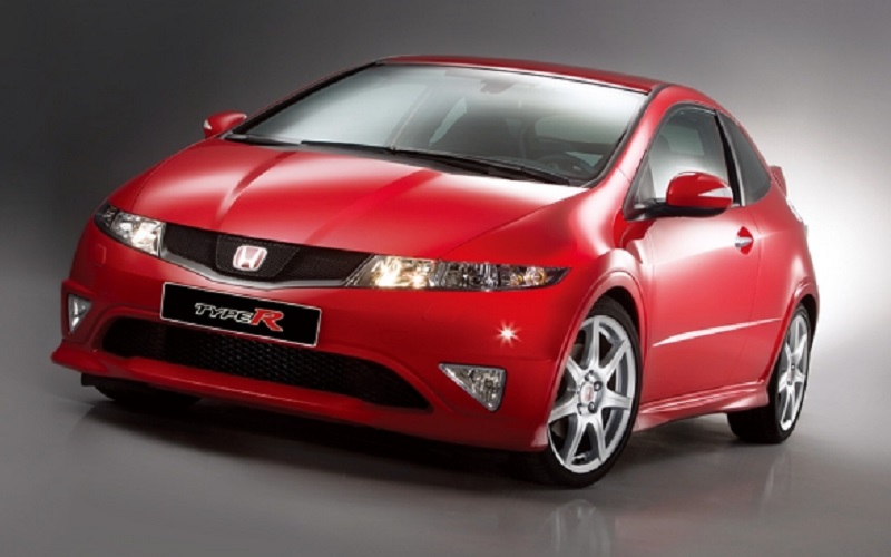 4代目（2009年11月～2012年6月）に搭載されたエンジンは、直列4気筒2.0リッター DOHC i-VTEC（K20A）＋PGM-FIで最高出力148kW（201PS）/7800rpm、最大トルク193Nm（19.7kgfm）/5600rpmを発生。タイヤサイズは225/40R18 88Y。ボディサイズは4270×1785×1445mm（全長×全幅×全高）、ホイールベースは2635mm。車両重量は1320kg