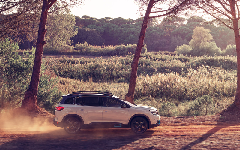 C5 エアクロス SUV プラグインハイブリッドのボディサイズは4500×1850×1710mm（全長×全幅×全高）、ホイールベースは2730mm。車両重量は1860kg