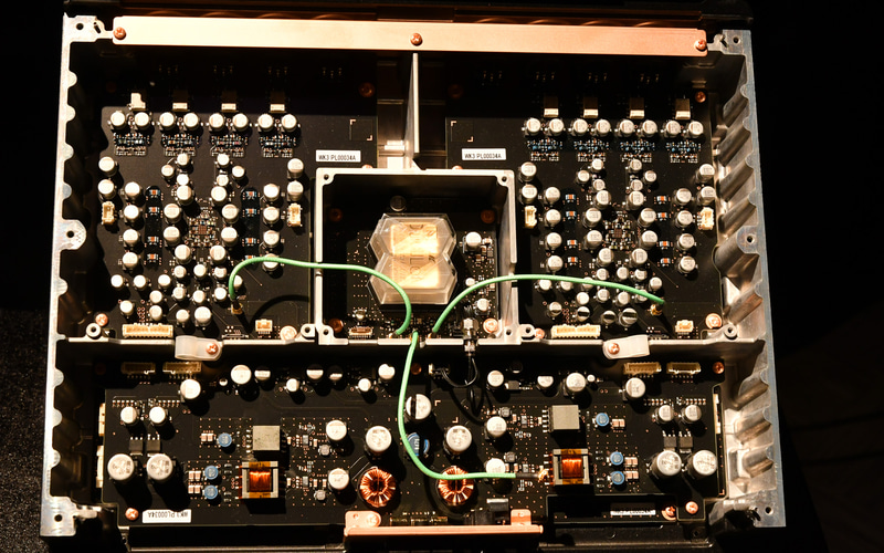 オーディオプロセッサ「HDP-H900」の内部