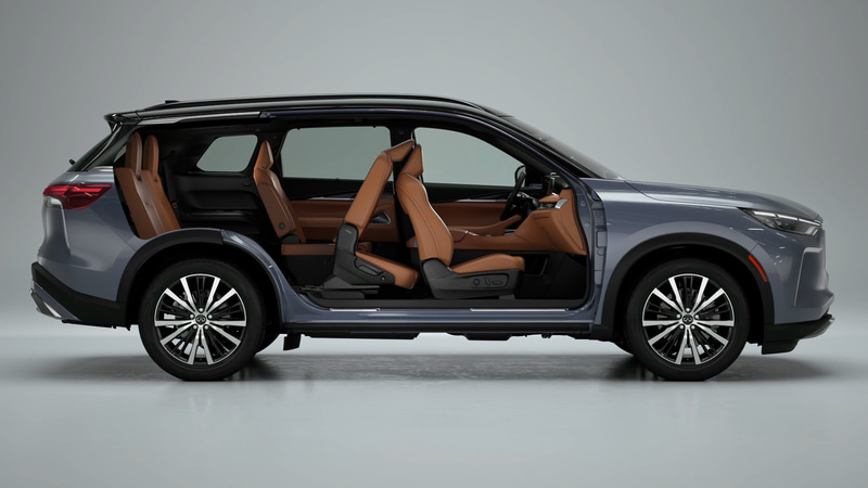 室内ではチャイルドシートを取り外さずワンタッチ操作で3列目にアクセスできる2列目シートなどを採用