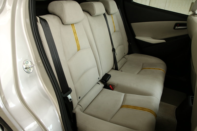 シートにはスエード調人工皮革のグランリュクスが用いられる