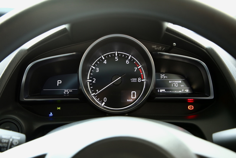 メーターやステアリング類はベースとなっているグレードと同様となる